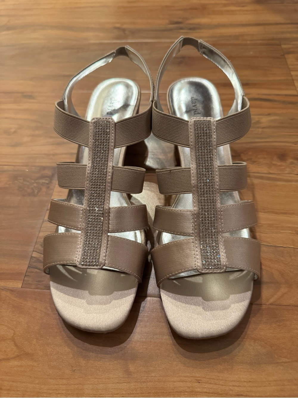 David Tate Eve Champagne T-Front Sandals. Satin, Rhinestone Accent 9.5 N